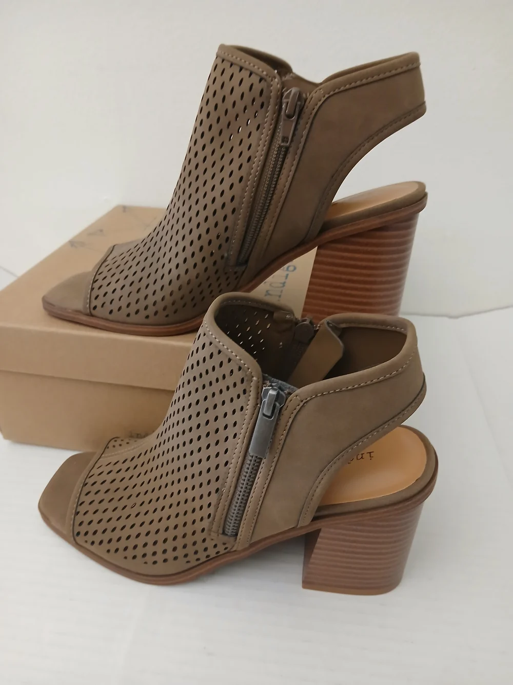 Indigo Id Size 8 Open-toe  Heels Peep Toe Booties $25